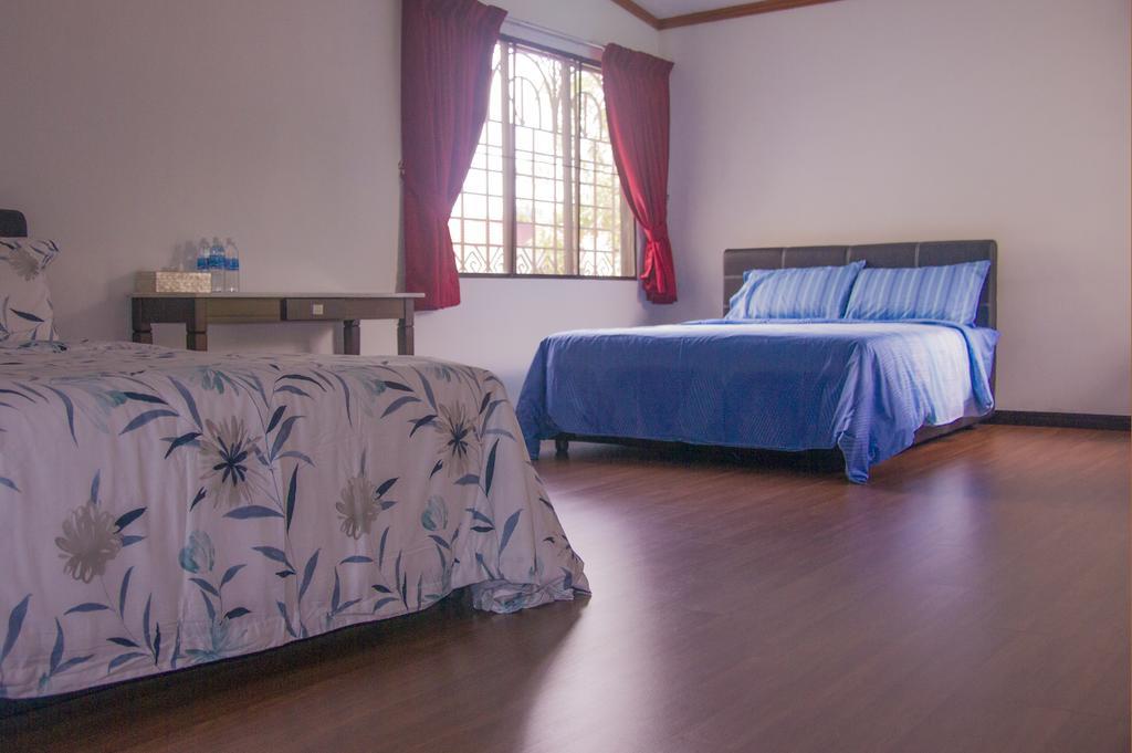 Bike And Tours Bed And Breakfast Lahad Datu Habitación foto